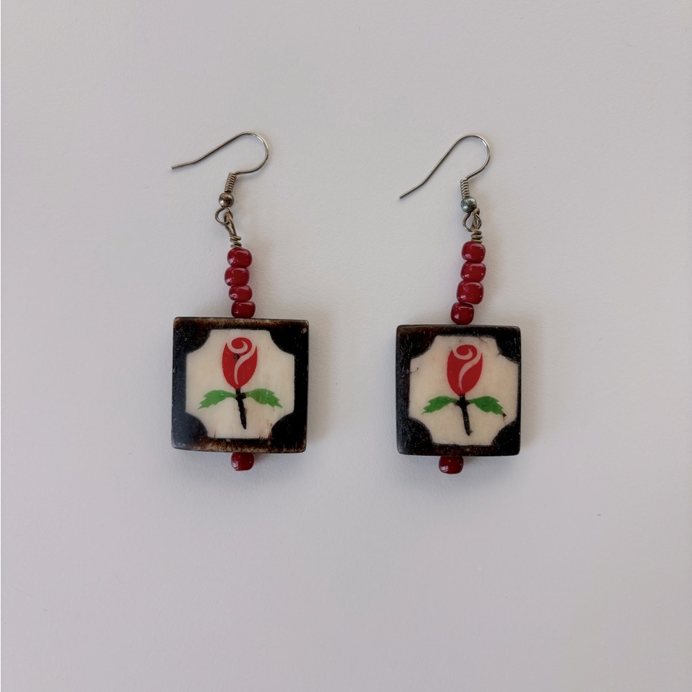 Earrings with rose detail